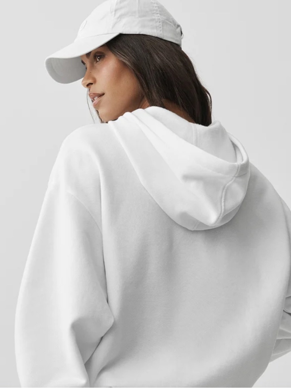 ALO Yoga Women’s White Pullover accolade Hoodie silver Logo $148 nwt - Picture 2 of 3